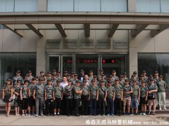 強烈熱鬧歡迎四平市農機校率領及學生來我司觀賞指點
